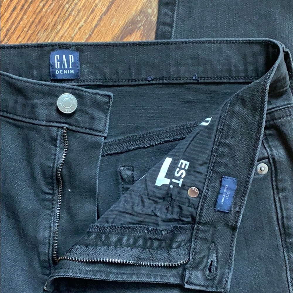 Gap high waisted black skinny jeans size 31